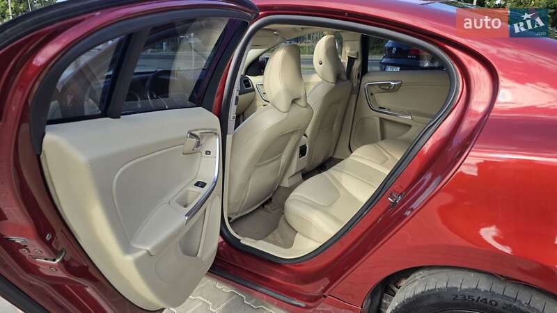 Седан Volvo S60 2010 в Самборе