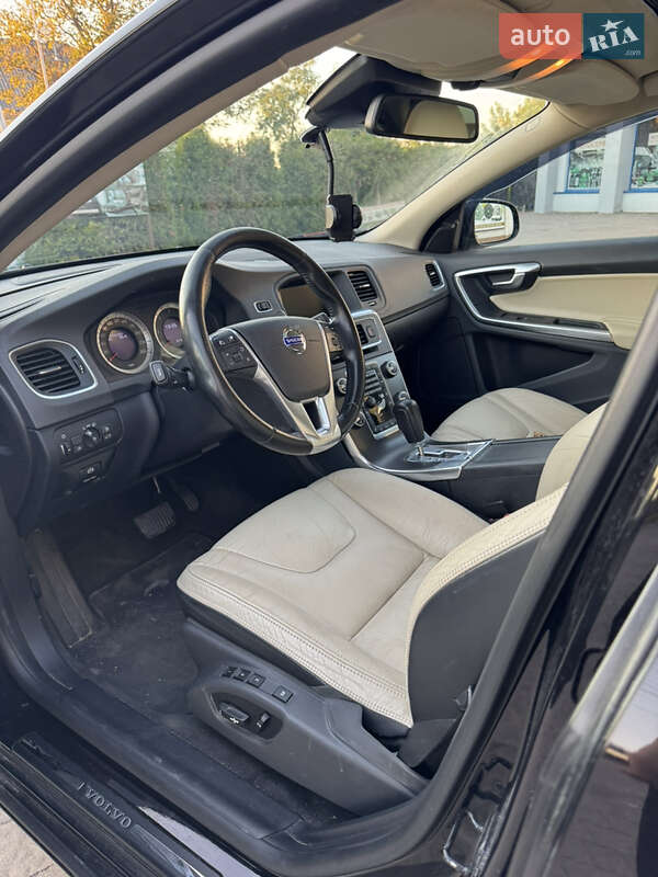 Седан Volvo S60 2010 в Бродах