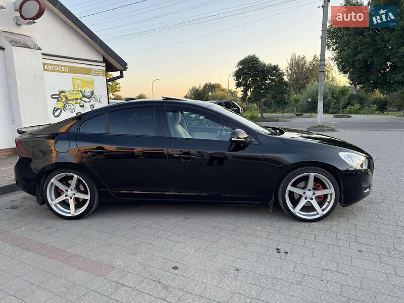 Седан Volvo S60 2010 в Бродах