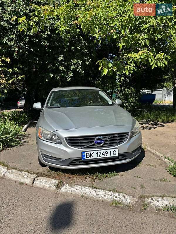 Седан Volvo S60 2015 в 