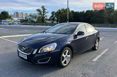 Седан Volvo S60 2012 в 