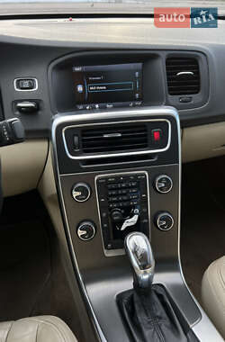 Седан Volvo S60 2012 в 