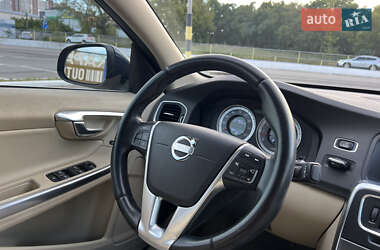 Седан Volvo S60 2012 в 