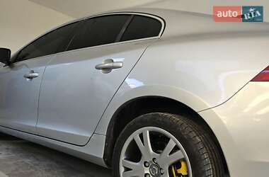 Седан Volvo S60 2013 в 