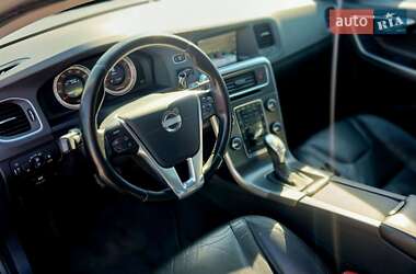 Седан Volvo S60 2012 в 
