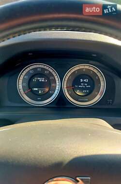 Седан Volvo S60 2012 в 