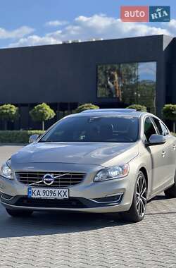 Седан Volvo S60 2015 в Киеве