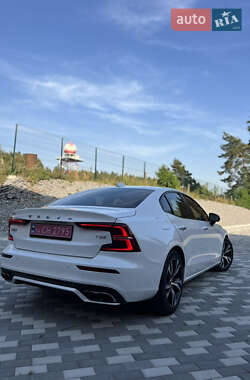 Седан Volvo S60 2019 в 