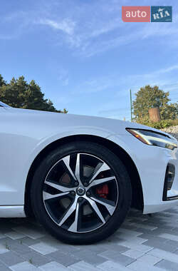 Седан Volvo S60 2019 в 