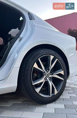 Седан Volvo S60 2019 в 