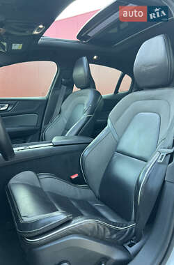 Седан Volvo S60 2019 в 