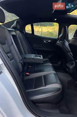 Седан Volvo S60 2019 в 