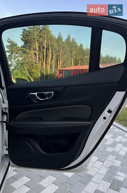 Седан Volvo S60 2019 в 
