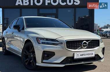 Седан Volvo S60 2019 в 