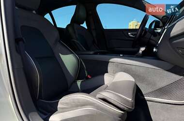 Седан Volvo S60 2019 в 