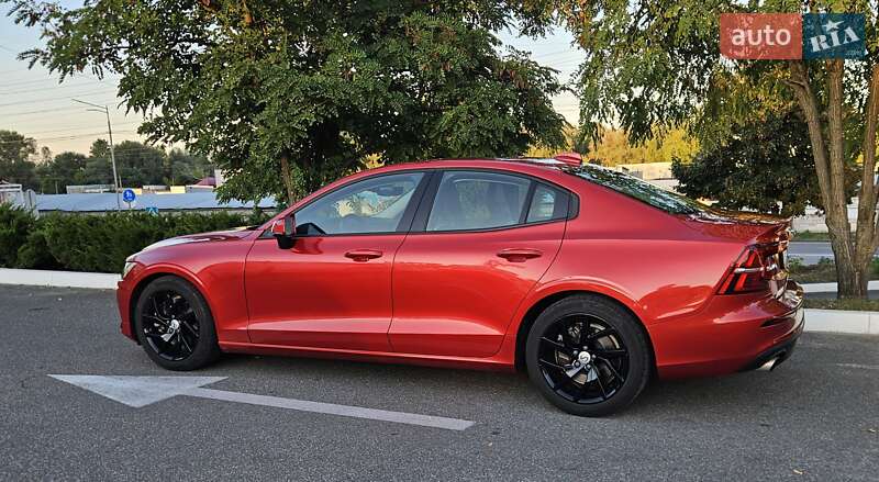 Седан Volvo S60 2019 в Киеве