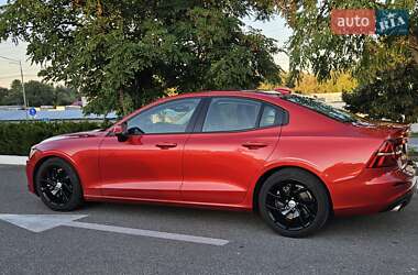 Седан Volvo S60 2019 в 