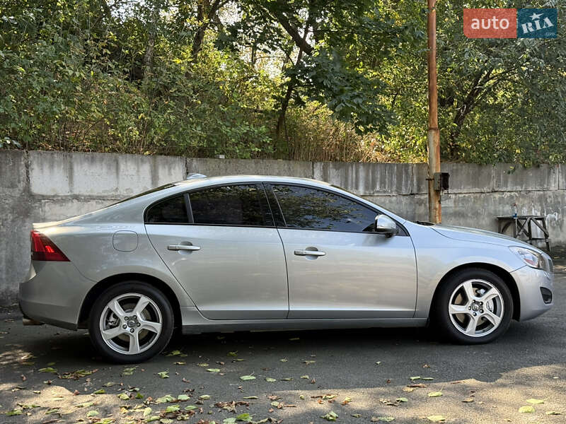 Седан Volvo S60 2013 в Києві