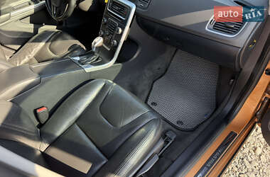 Седан Volvo S60 2012 в 
