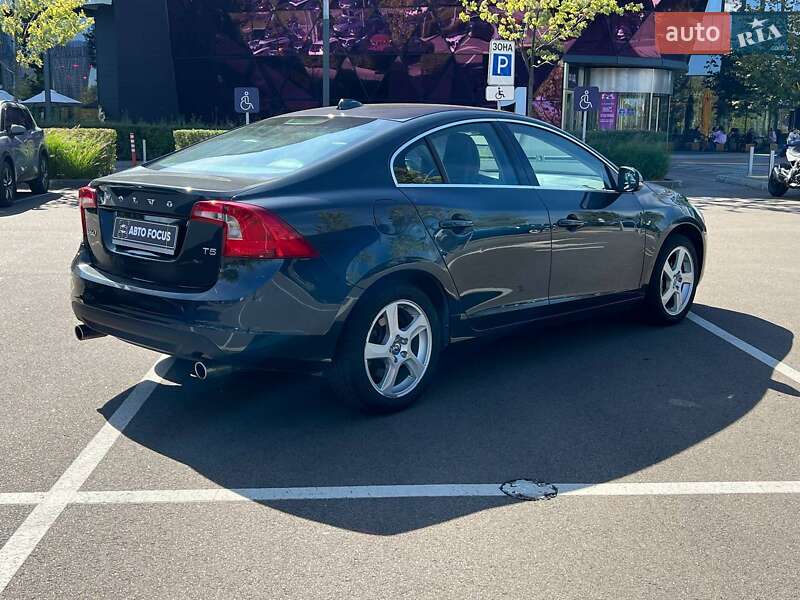 Седан Volvo S60 2013 в Києві