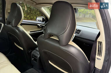 Седан Volvo S60 2013 в 