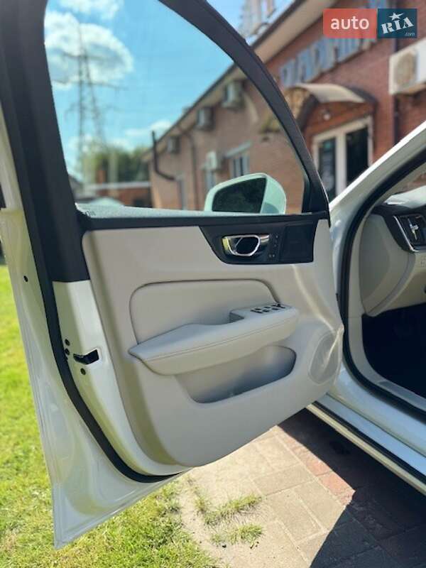 Седан Volvo S60 2020 в Києві фото 18 Седан Volvo S60 2020 в Києві
