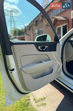 Седан Volvo S60 2020 в 