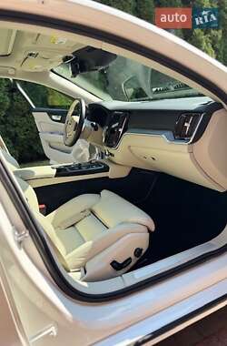 Седан Volvo S60 2020 в 