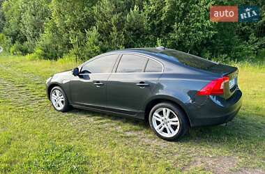 Седан Volvo S60 2012 в 