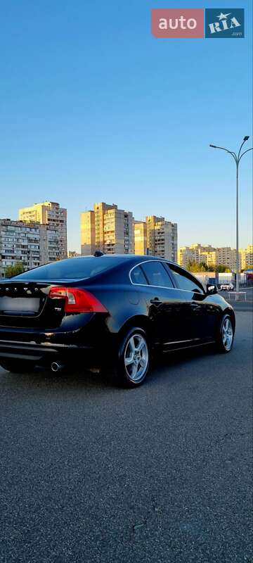 Седан Volvo S60 2012 в 