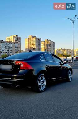 Седан Volvo S60 2012 в 