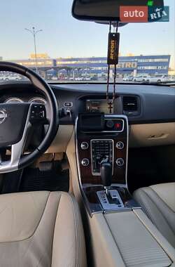 Седан Volvo S60 2012 в 
