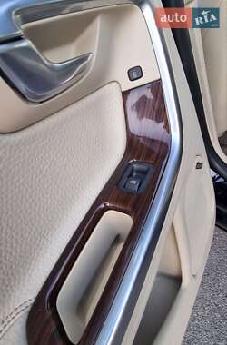 Седан Volvo S60 2012 в 