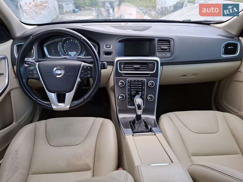 Седан Volvo S60 2015 в Отинії