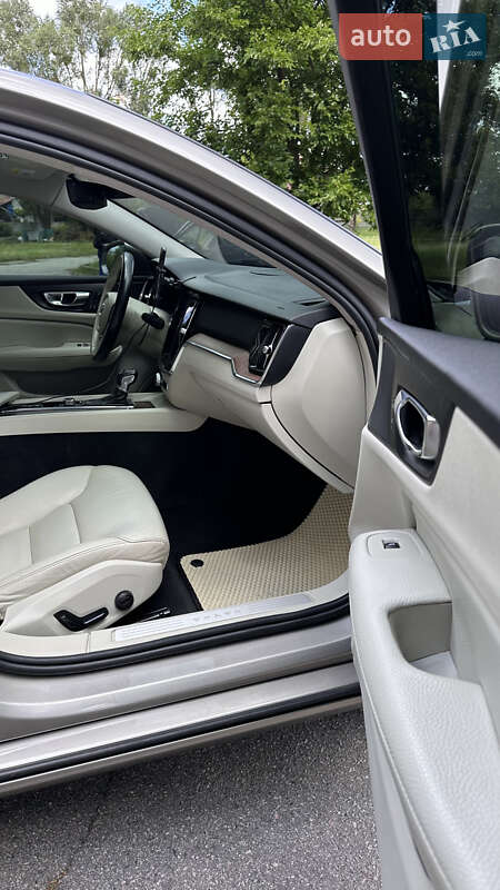 Седан Volvo S60 2020 в Славутиче