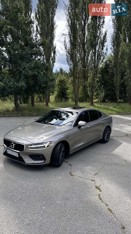 Седан Volvo S60 2020 в Славутиче