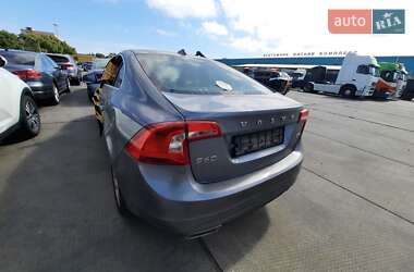 Седан Volvo S60 2015 в 
