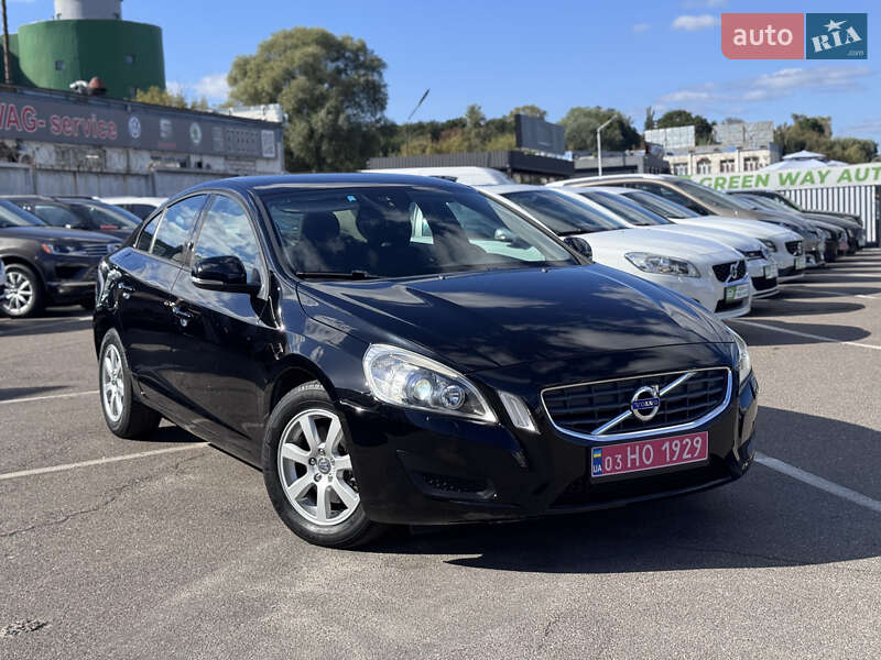 Седан Volvo S60 2012 в Киеве