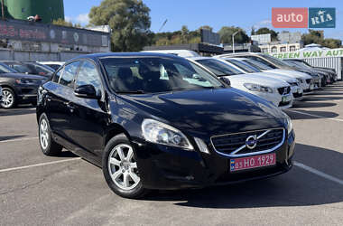 Седан Volvo S60 2012 в 