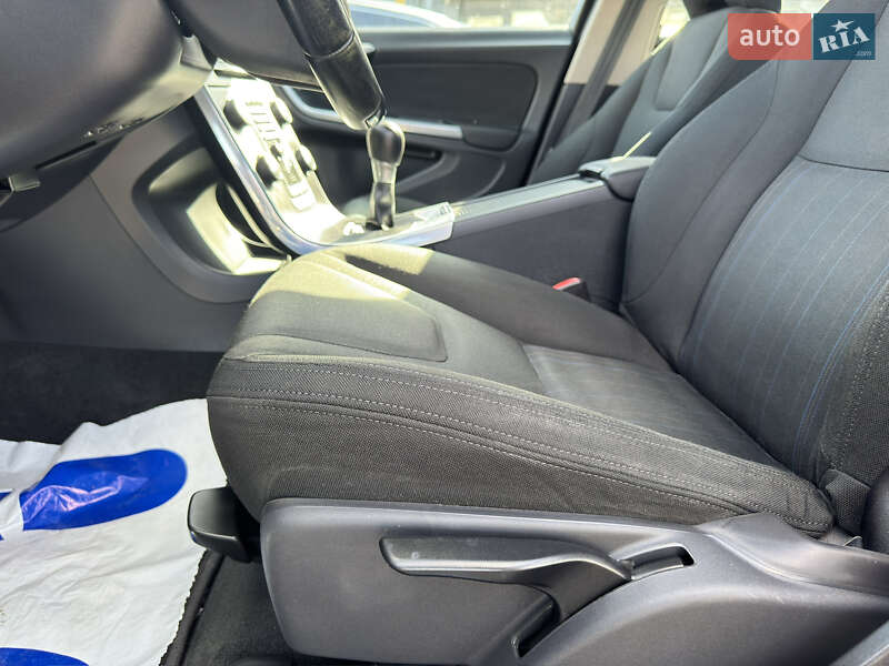 Седан Volvo S60 2012 в Киеве