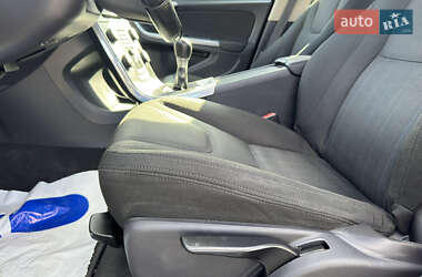 Седан Volvo S60 2012 в 