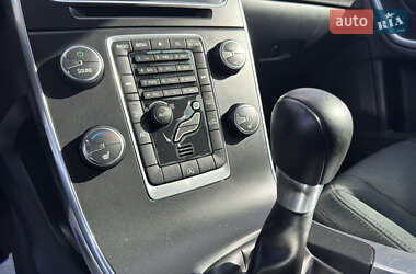 Седан Volvo S60 2012 в 