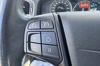 Седан Volvo S60 2012 в 