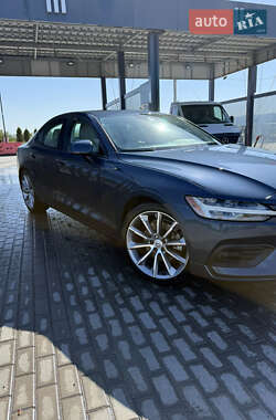 Седан Volvo S60 2018 в 