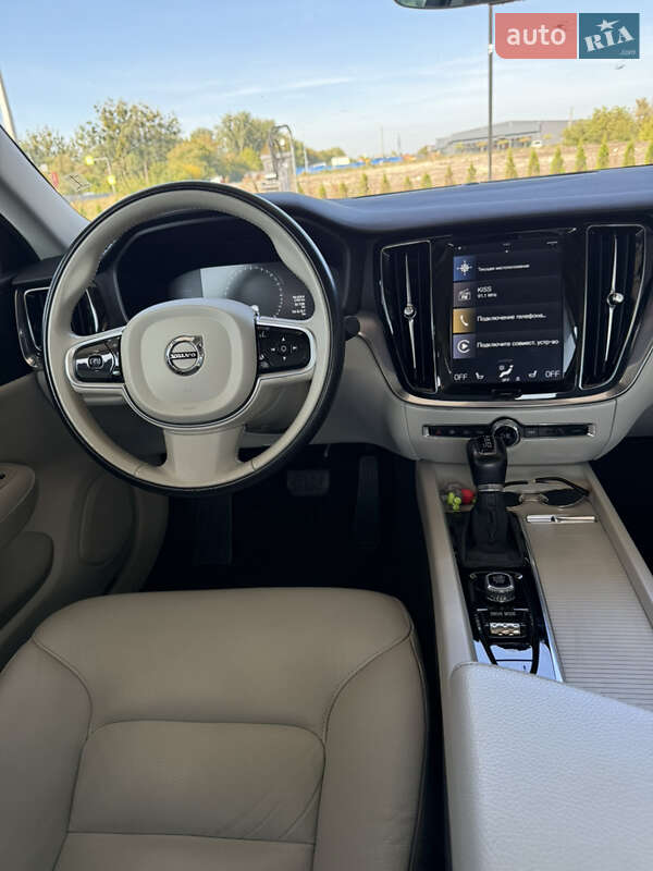 Седан Volvo S60 2018 в Золочеві