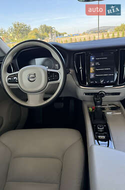 Седан Volvo S60 2018 в 