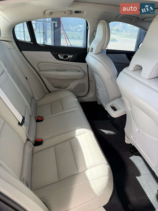 Седан Volvo S60 2018 в Золочеві