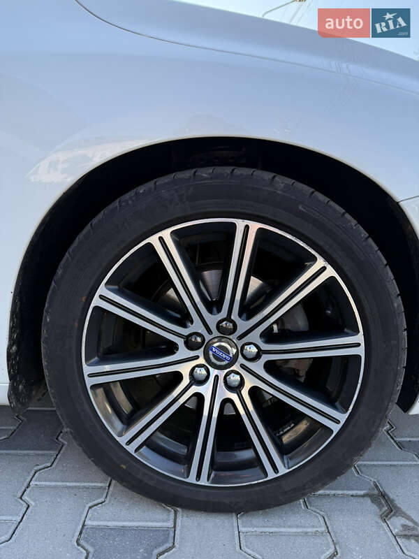 Седан Volvo S60 2015 в Черновцах