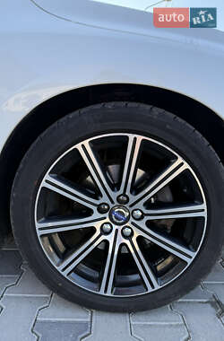 Седан Volvo S60 2015 в 