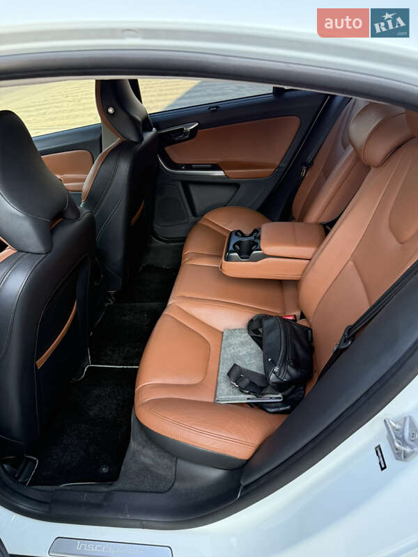 Седан Volvo S60 2015 в Черновцах